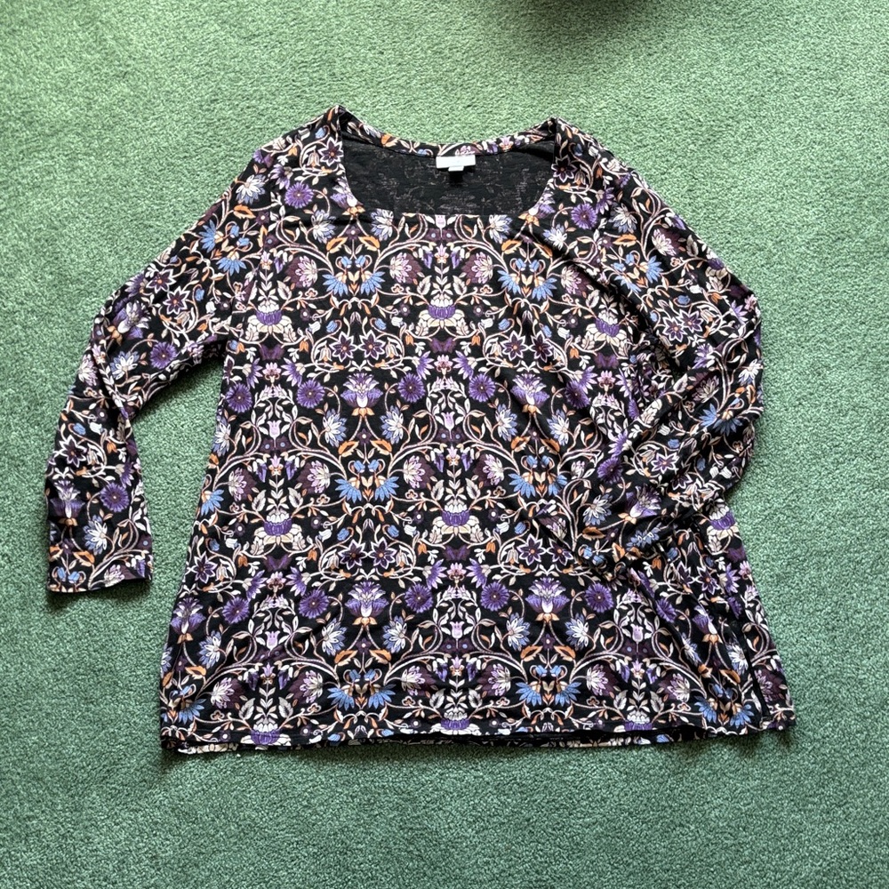 Black Floral Long-Sleeve Women’s Top - Purple & Blue Pattern